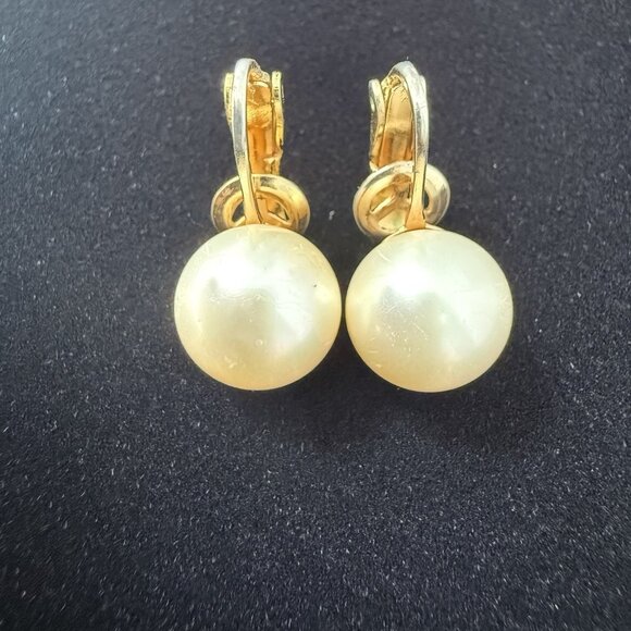 Vintage Majorica Gold Tone Faux Pearl Clip On Earrings AS IS - Picture 1 of 6
